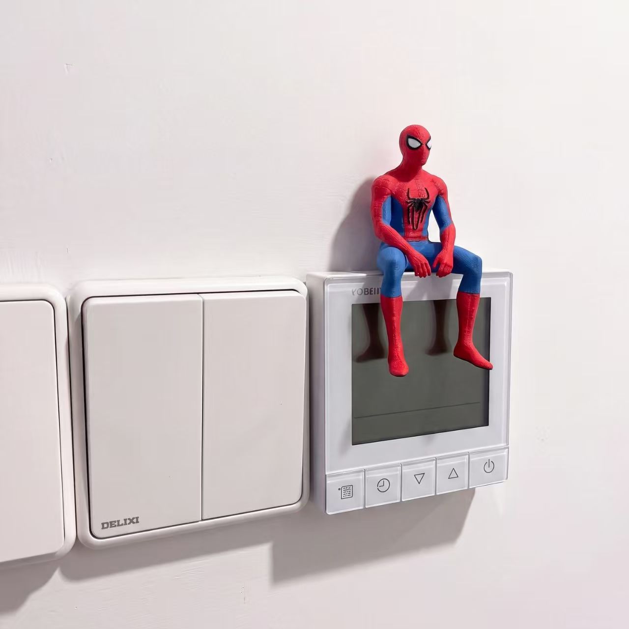 Spider Man Deadpool Sitting Po - огляд і ціна Car Accessories Oman